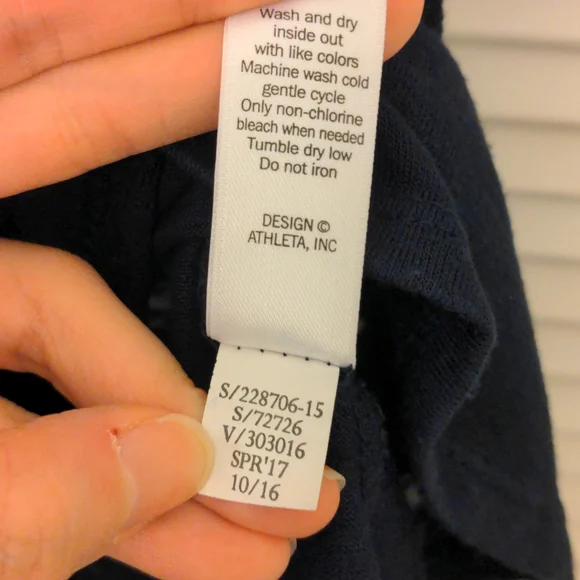 ❓Athleta Breezy Navy Tank - Picture 7 of 9